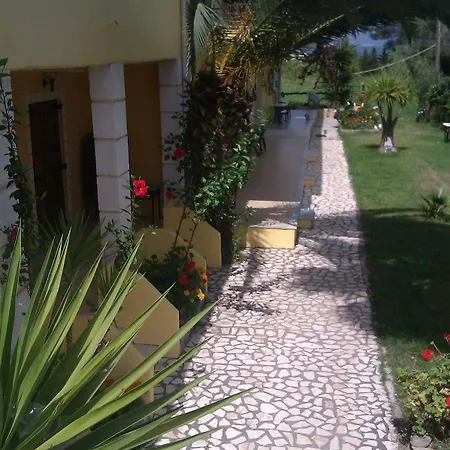 Athina 3* Kavos